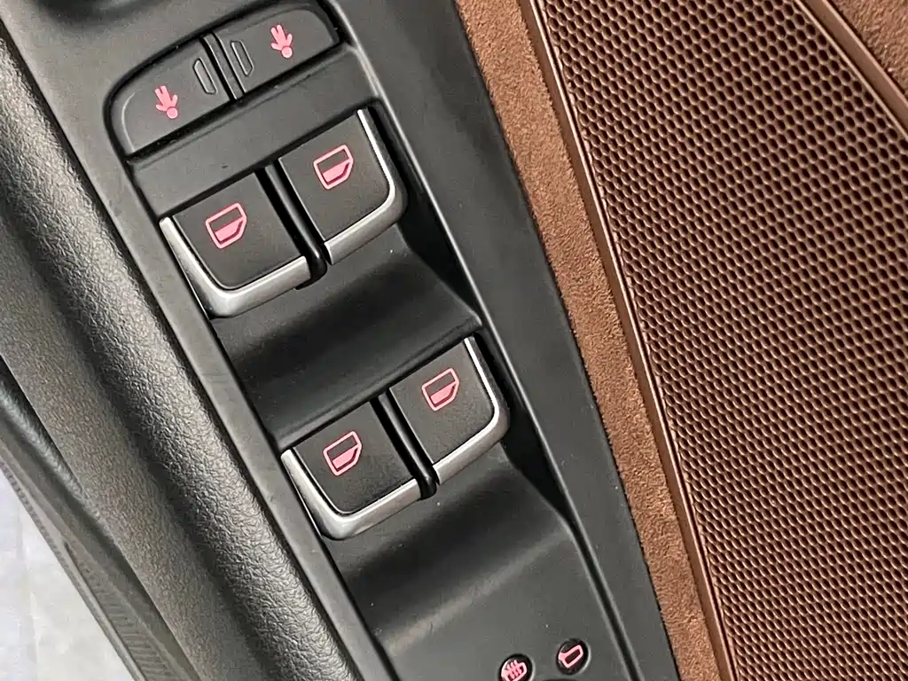 Audi A8 2015 — фото 20