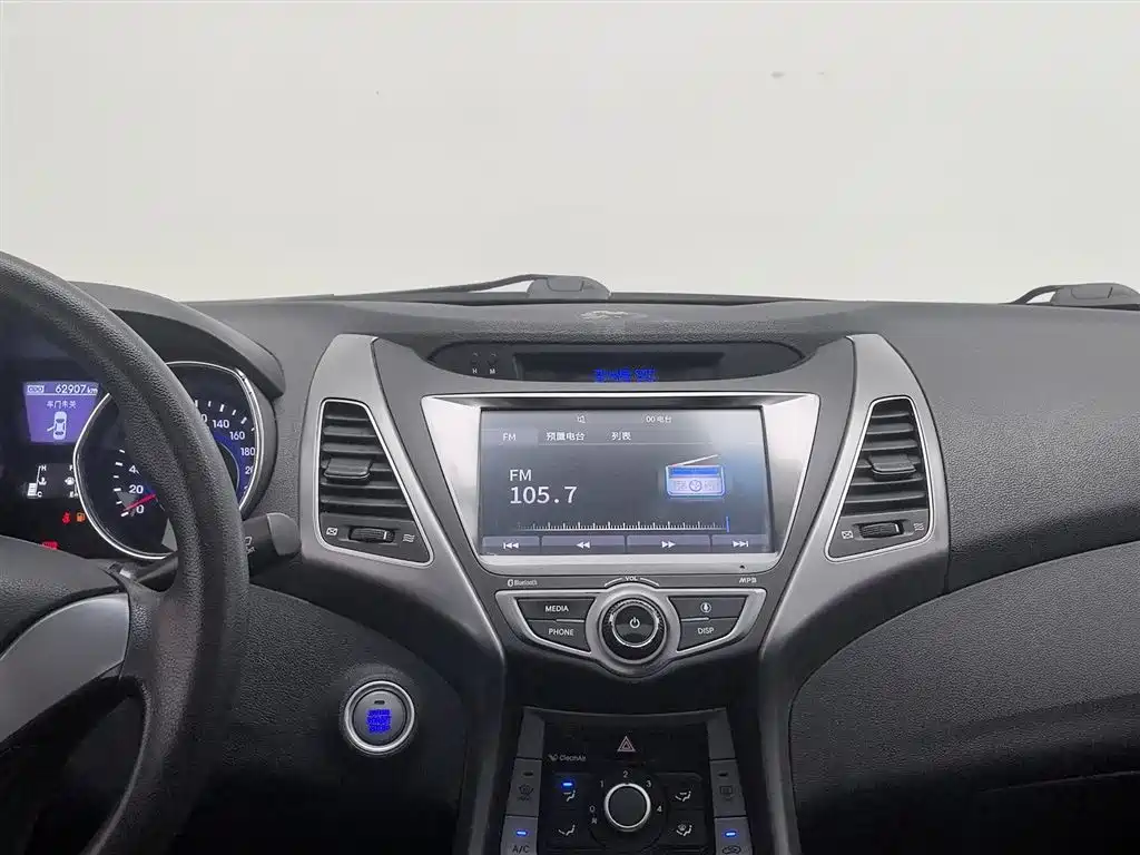 Hyundai Elantra Langdong 2017 — фото 12