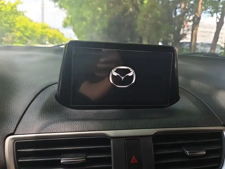 Mazda 3 Axela 2017 — фото 13