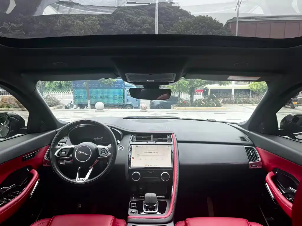 Jaguar E-PACE 2023 — фото 10