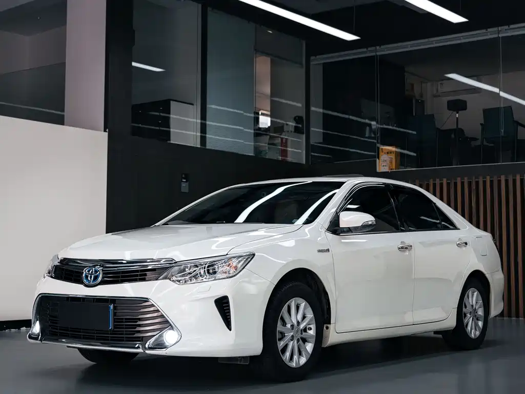 Toyota Camry 2016 — фото 1