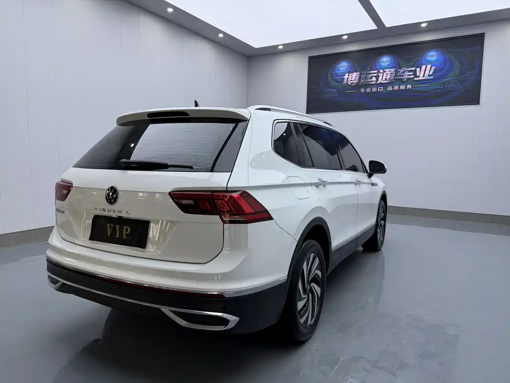 Volkswagen Tiguan L 2023 — фото 6