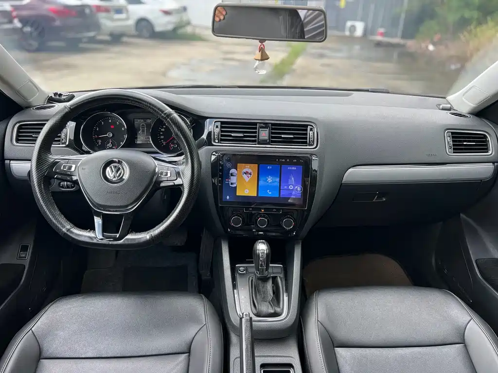 Volkswagen Sagitar 2018