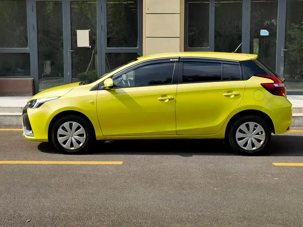 Toyota Yaris L 2019 — фото 7