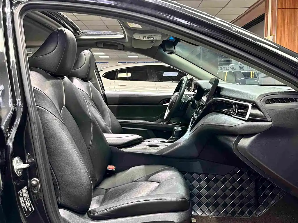 Toyota Camry 2022 — фото 18
