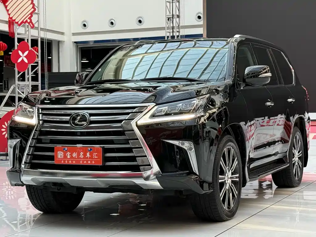 Lexus LX 2018 — фото 1