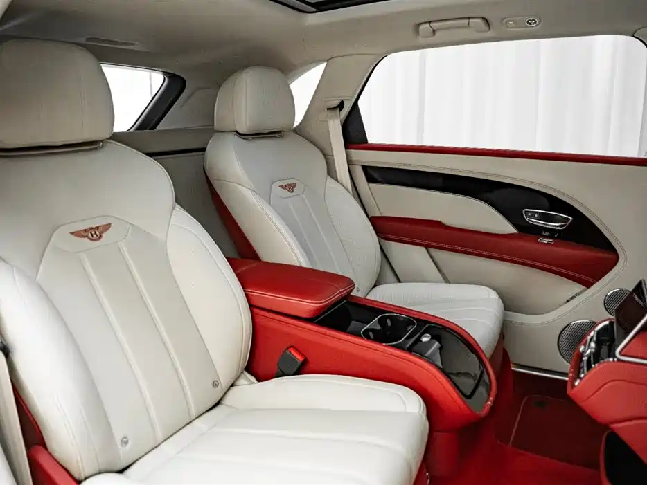 Bentley Bentayga 2025 — фото 15