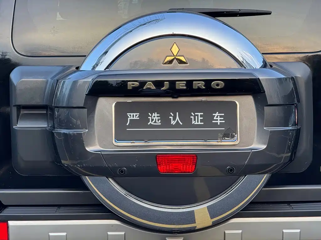 Mitsubishi Pajero 2017 — фото 22