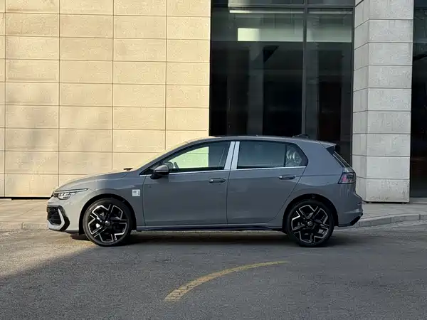 Volkswagen Golf 2025