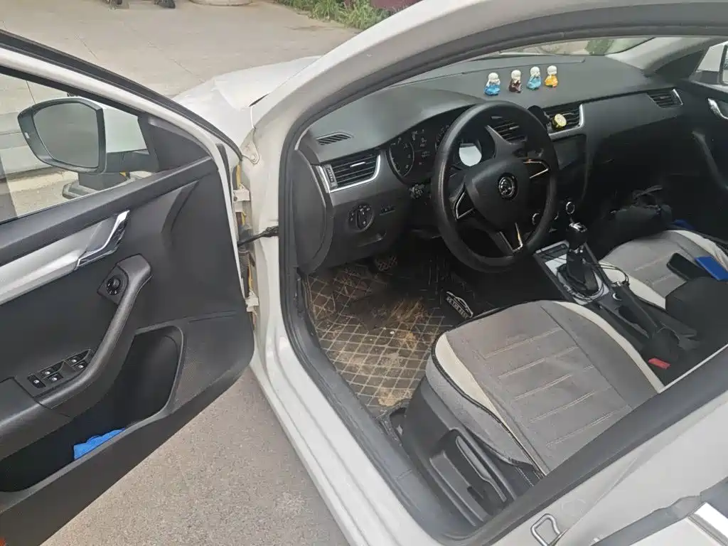Skoda Octavia 2017 — фото 14