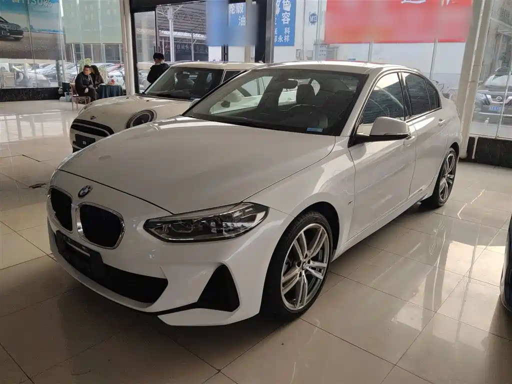BMW 1 Series 2019 — фото 2