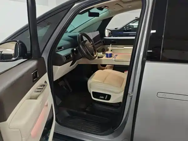 Li Auto MEGA 2024