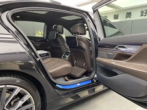BMW 7 Series 2021