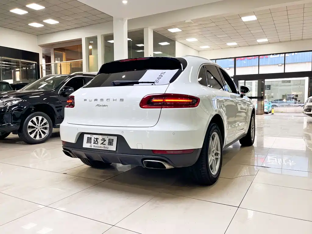 Porsche Macan 2017 — фото 13