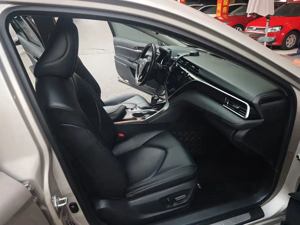 Toyota Camry 2020 — фото 10