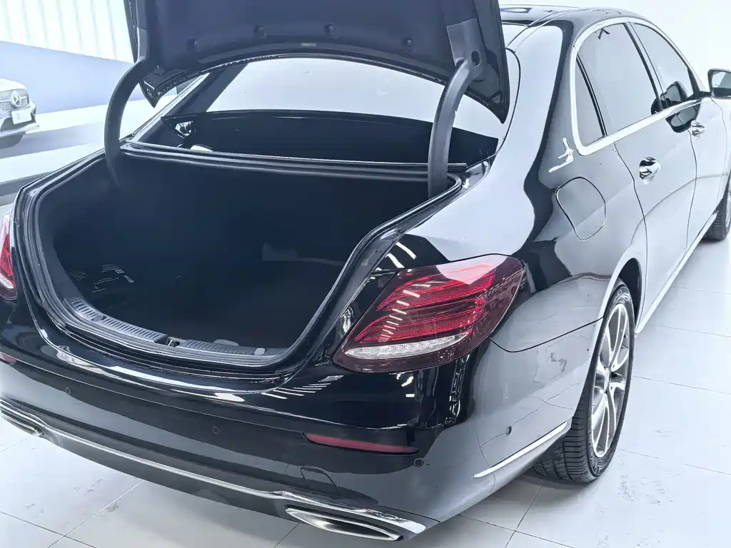 Mercedes-Benz E-Class 2019 — фото 8