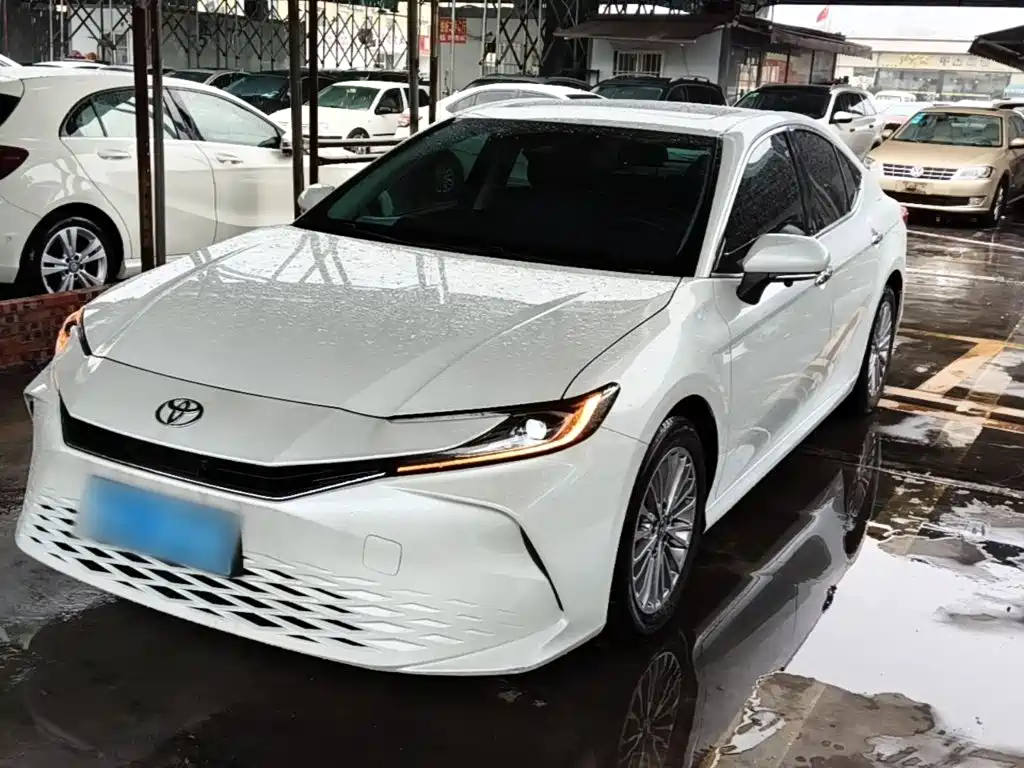 Toyota Camry 2025
