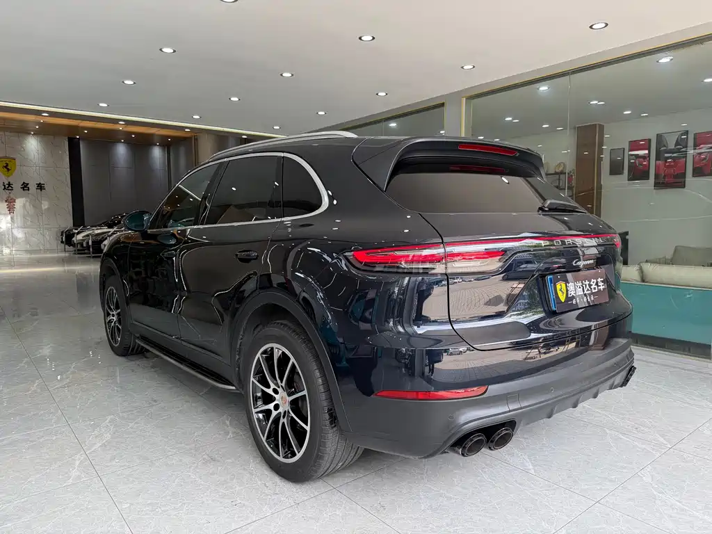 Porsche Cayenne 2019 — фото 16