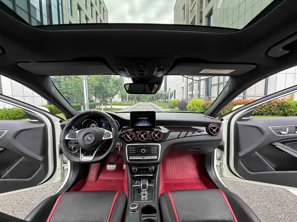 Mercedes-Benz GLA AMG 2018 — фото 15