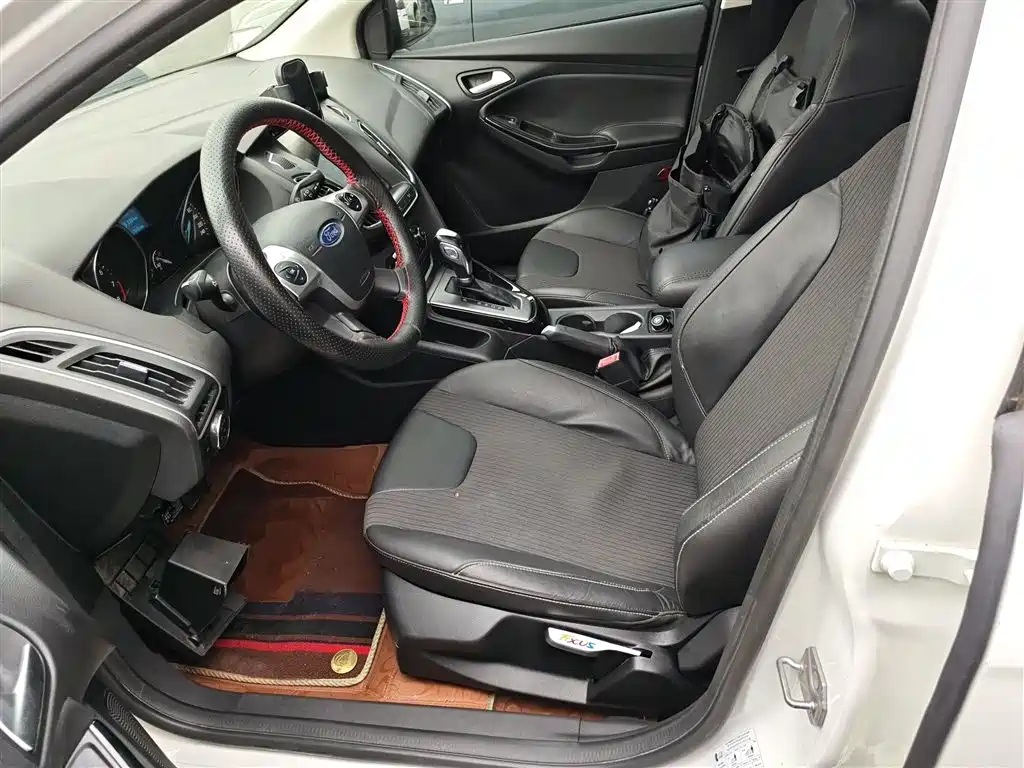 Ford Focus 2015 — фото 11