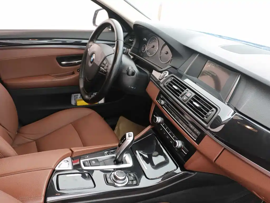BMW 5 Series 2015 — фото 8