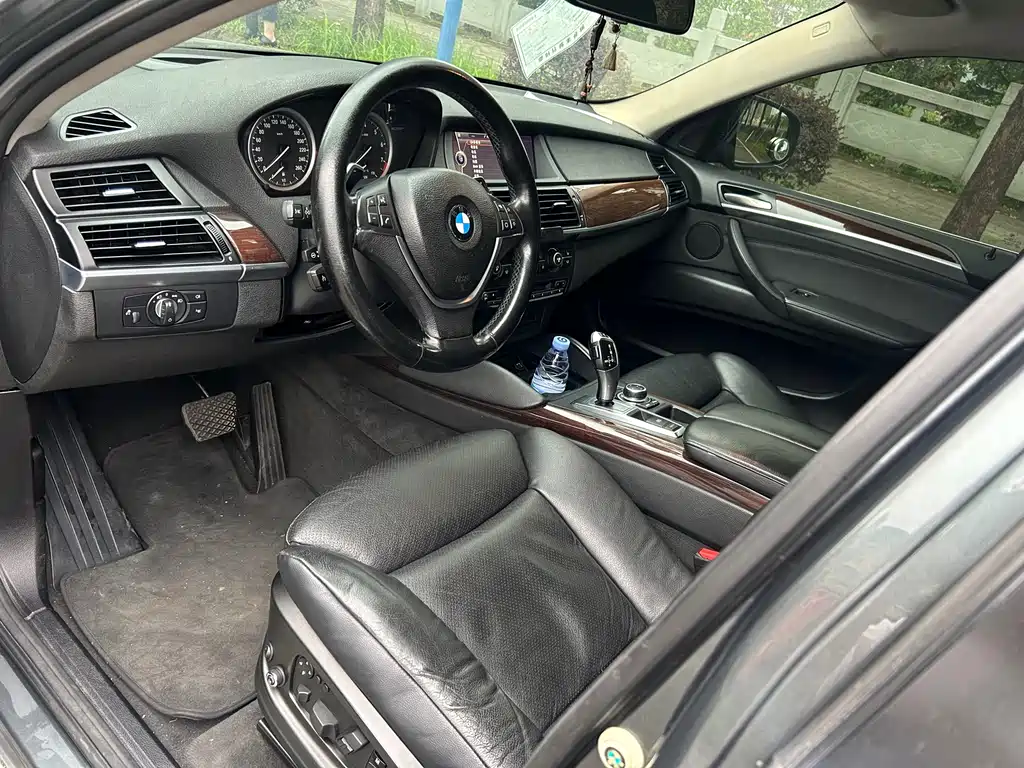 BMW X6 2011
