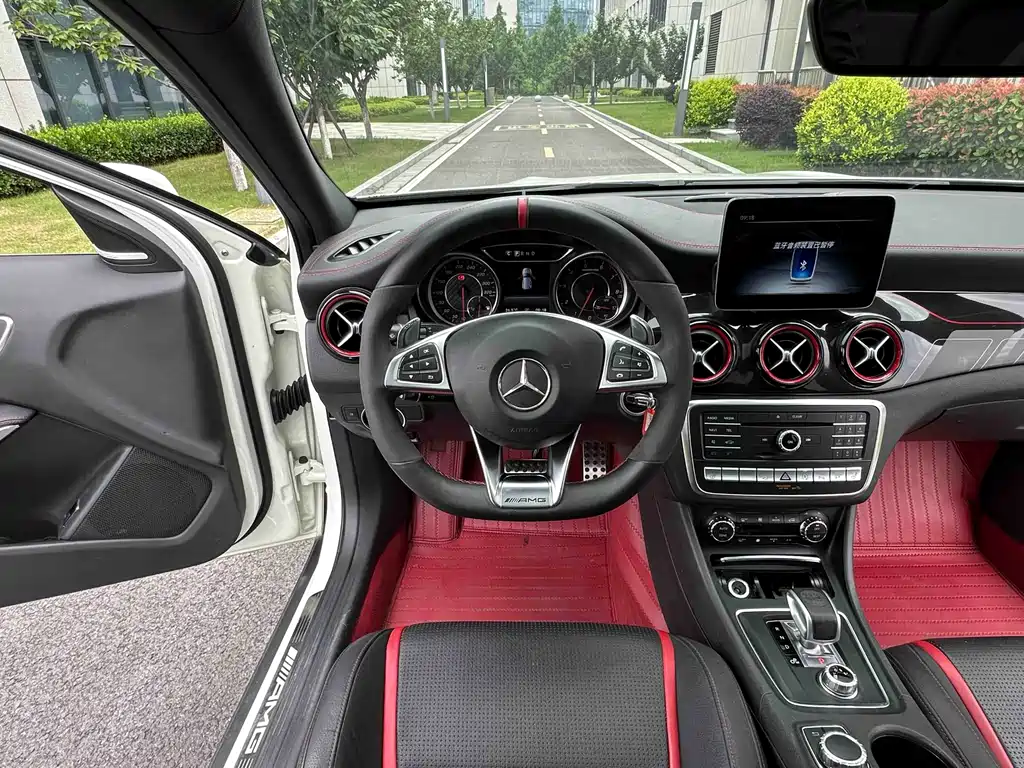 Mercedes-Benz GLA AMG 2018 — фото 16