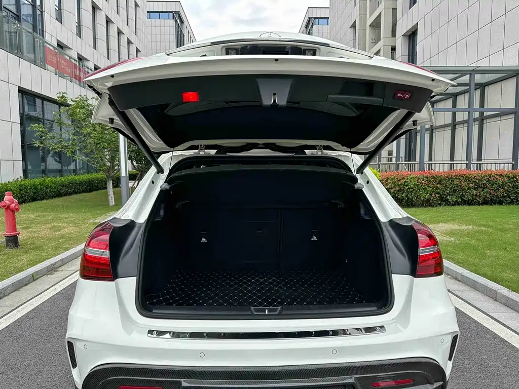 Mercedes-Benz GLA AMG 2018 — фото 24