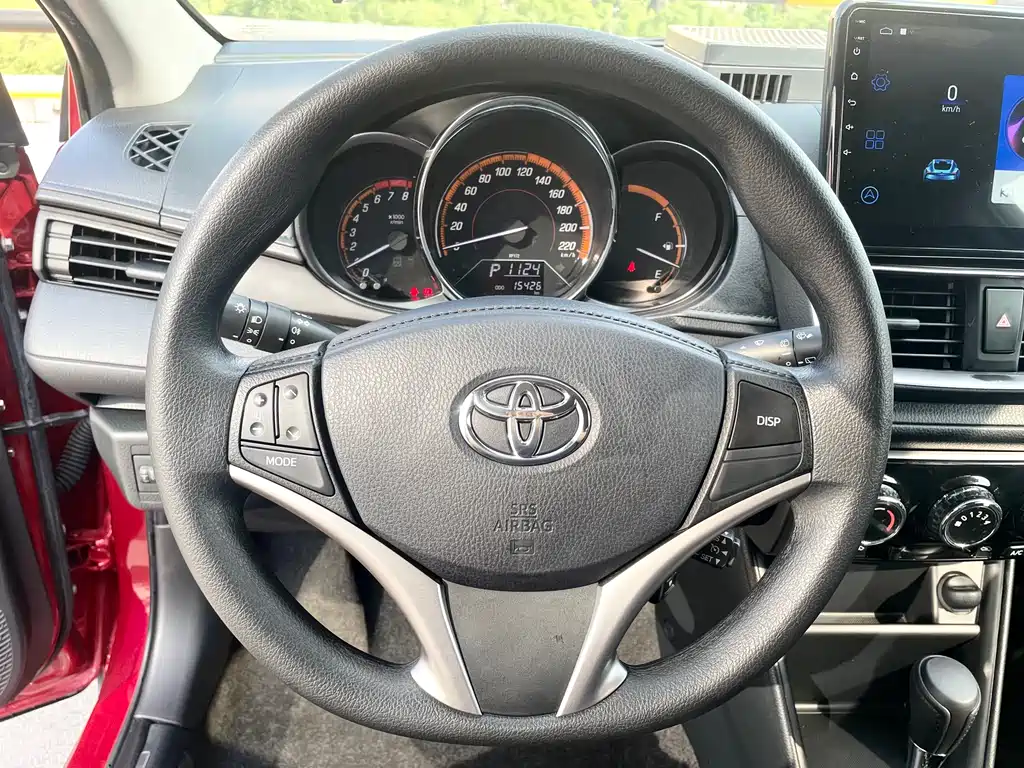 Toyota Yaris L 2022 — фото 10