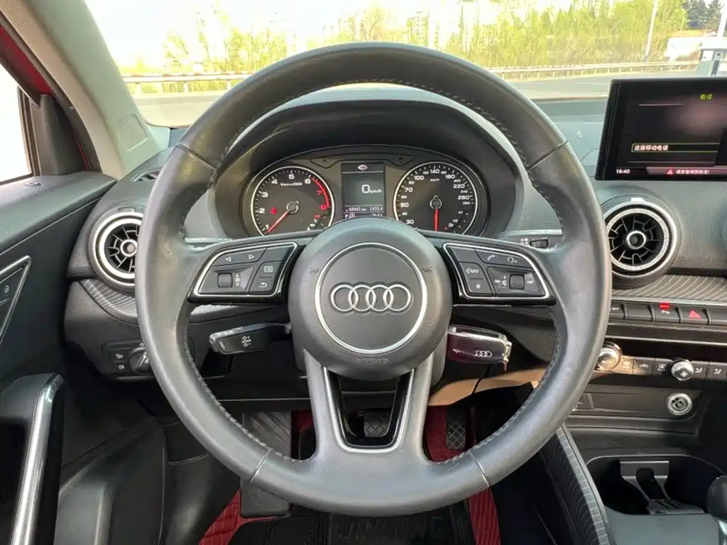 Audi Q2L 2019 — фото 15