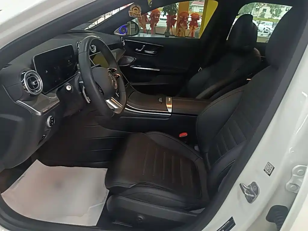 Mercedes-Benz C-Class 2024 — фото 15