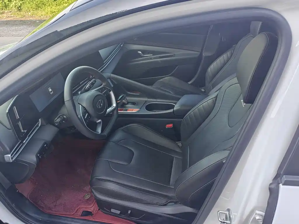 Hyundai Elantra 2022