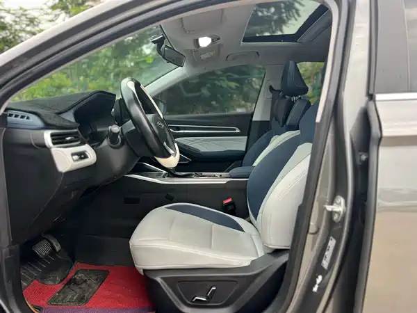 Geely Emgrand 2023