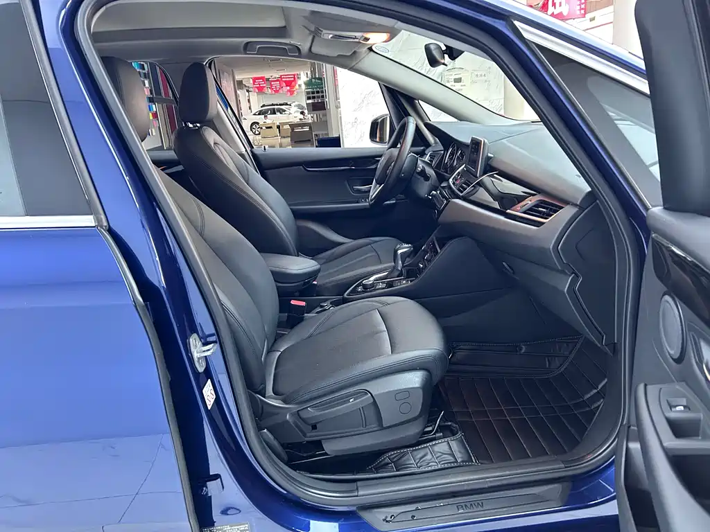 BMW 2 Series Active Tourer 2018 — фото 10