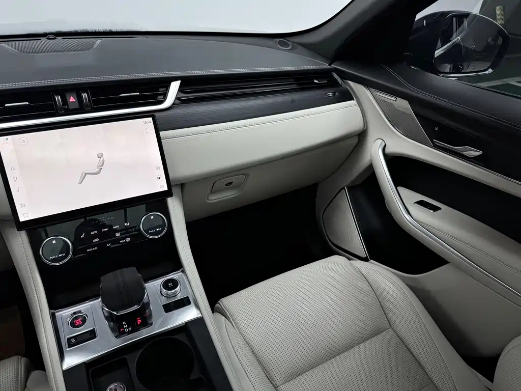 Jaguar F-PACE 2021 — фото 13