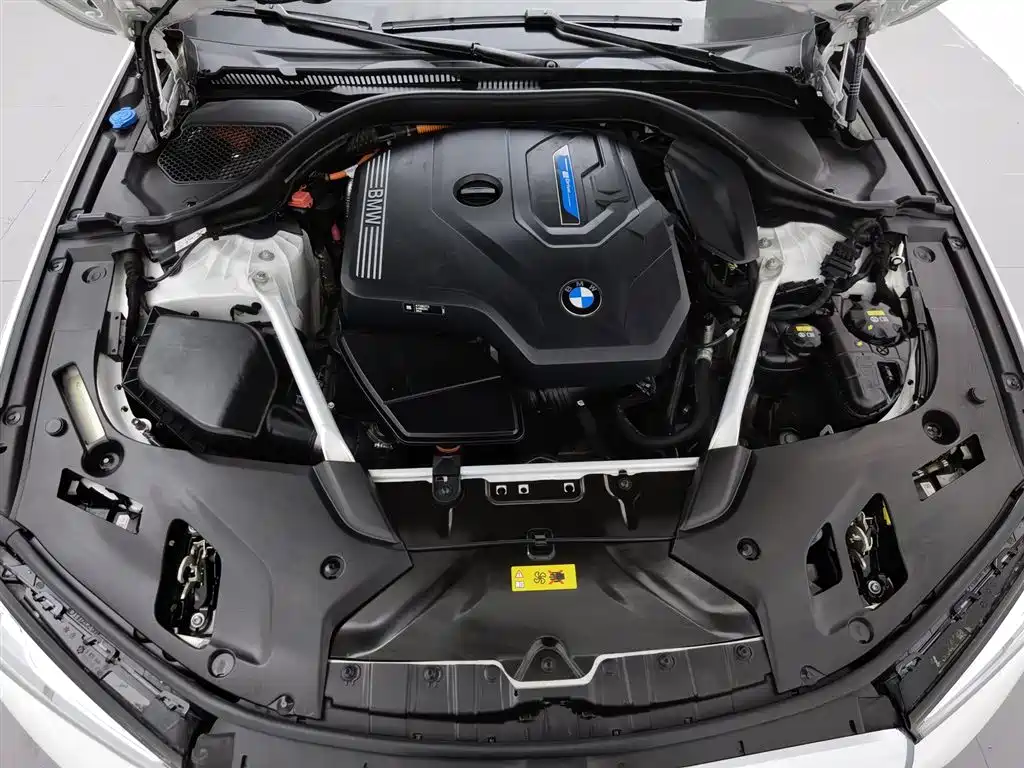 BMW 5 Series New Energy 2021 — фото 6