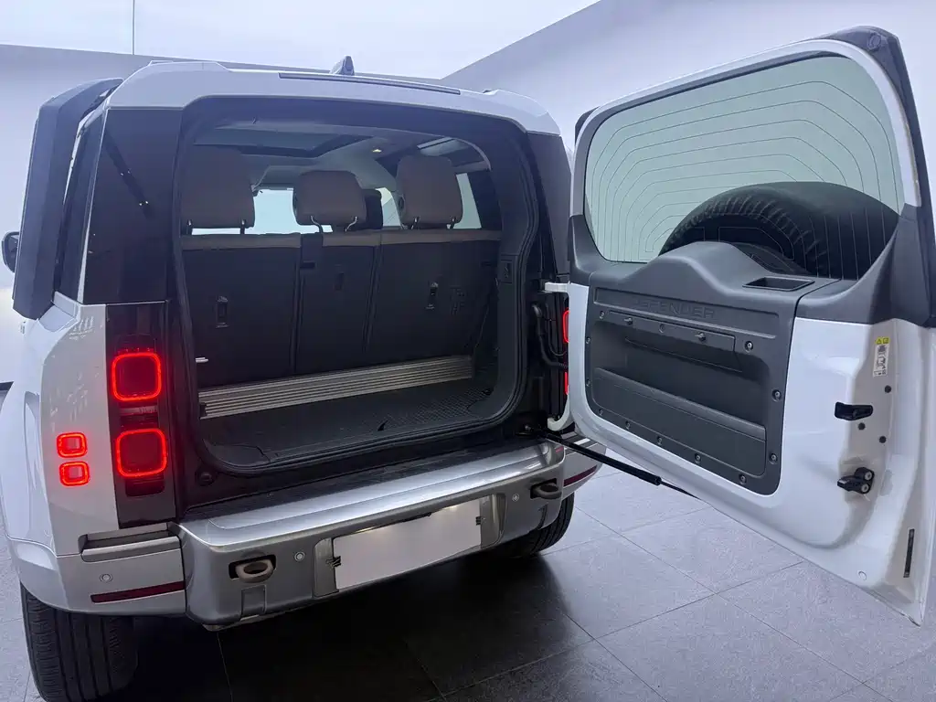 Land Rover Defender 2022 — фото 14