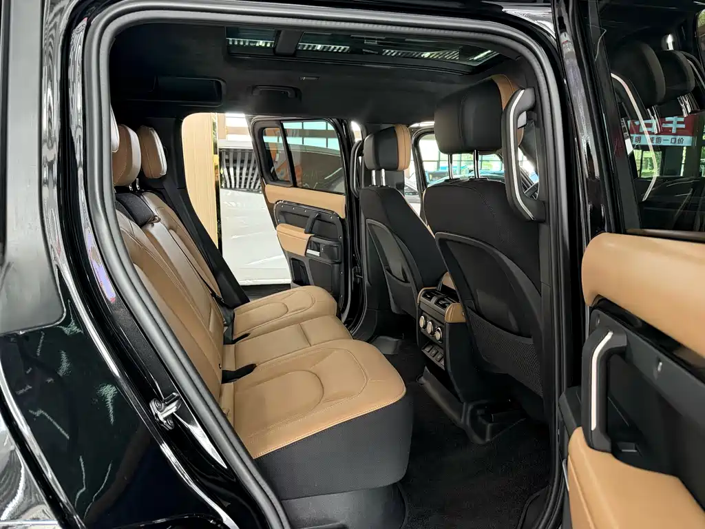 Land Rover Defender 2025 — фото 12