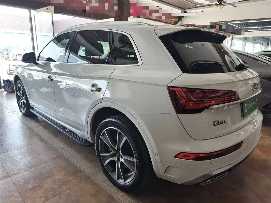 Audi Q5L 2023 — фото 23