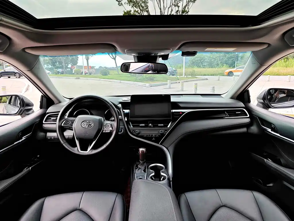 Toyota Camry 2023 — фото 9