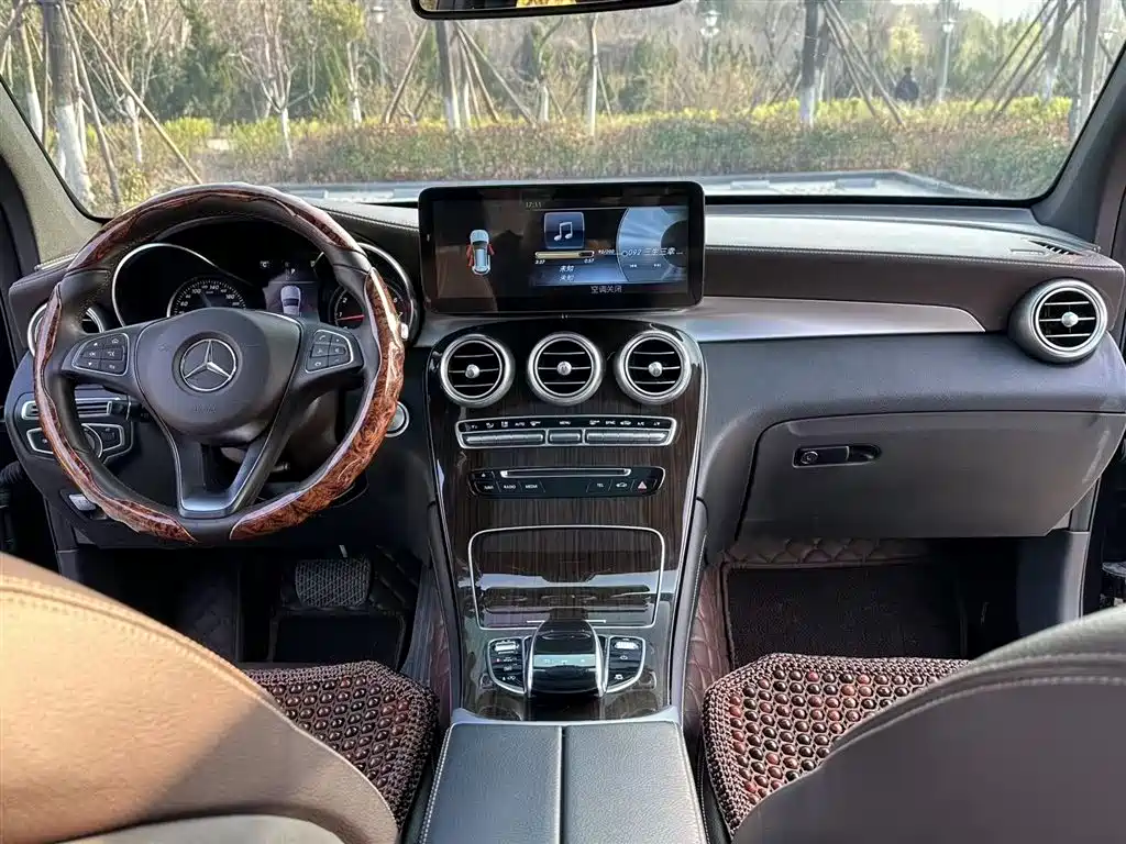 Mercedes-Benz GLC 2018 — фото 23
