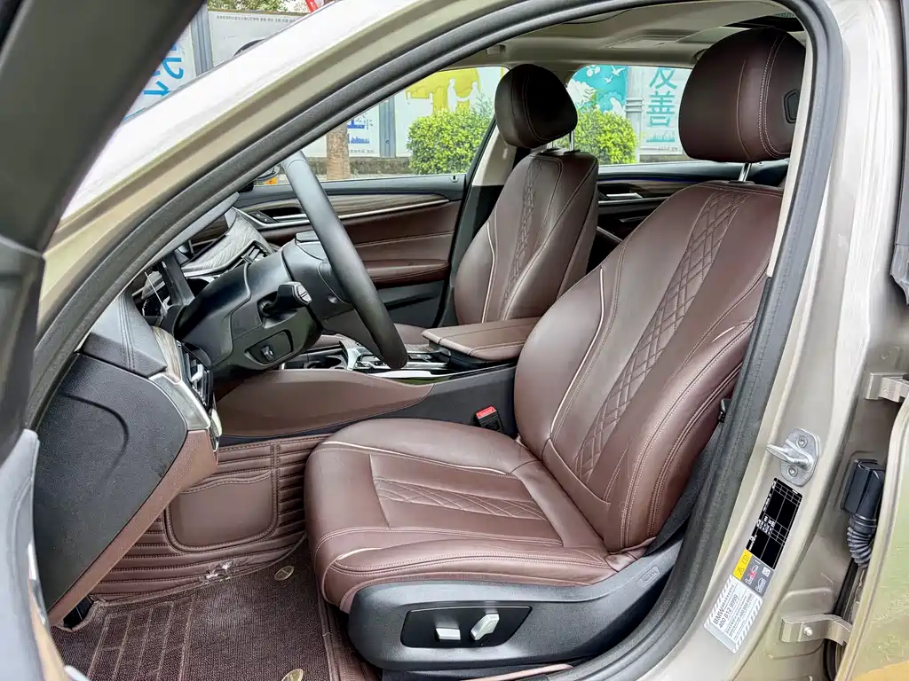 BMW 5 Series New Energy 2019 — фото 9