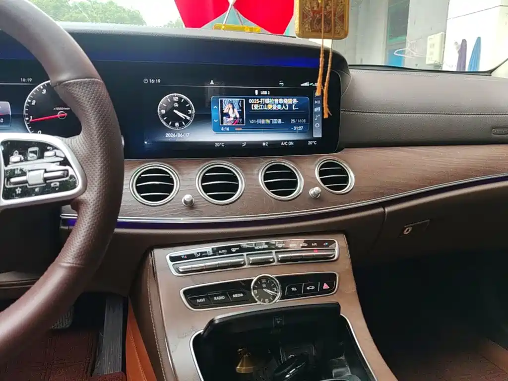 Mercedes-Benz E-Class 2020 — фото 13