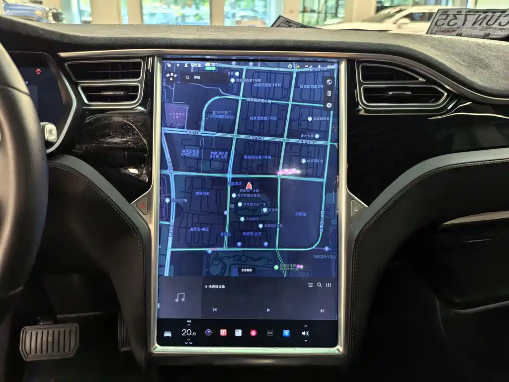 Tesla Model X 2017 — фото 14