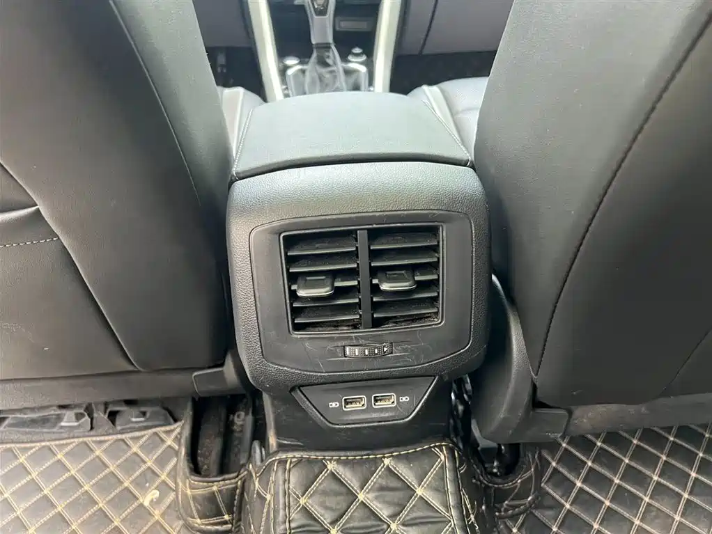 Volkswagen T-Roc 2023 — фото 16