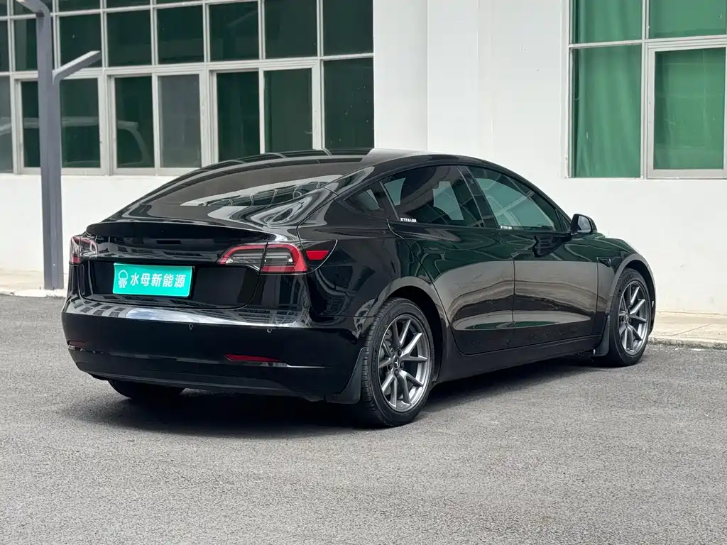 Tesla Model 3 2022 — фото 12