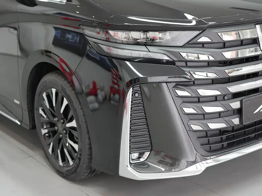 Toyota Vellfire — фото 2