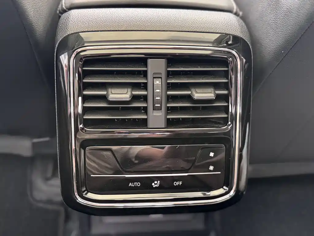Volkswagen Passat 2023 — фото 10