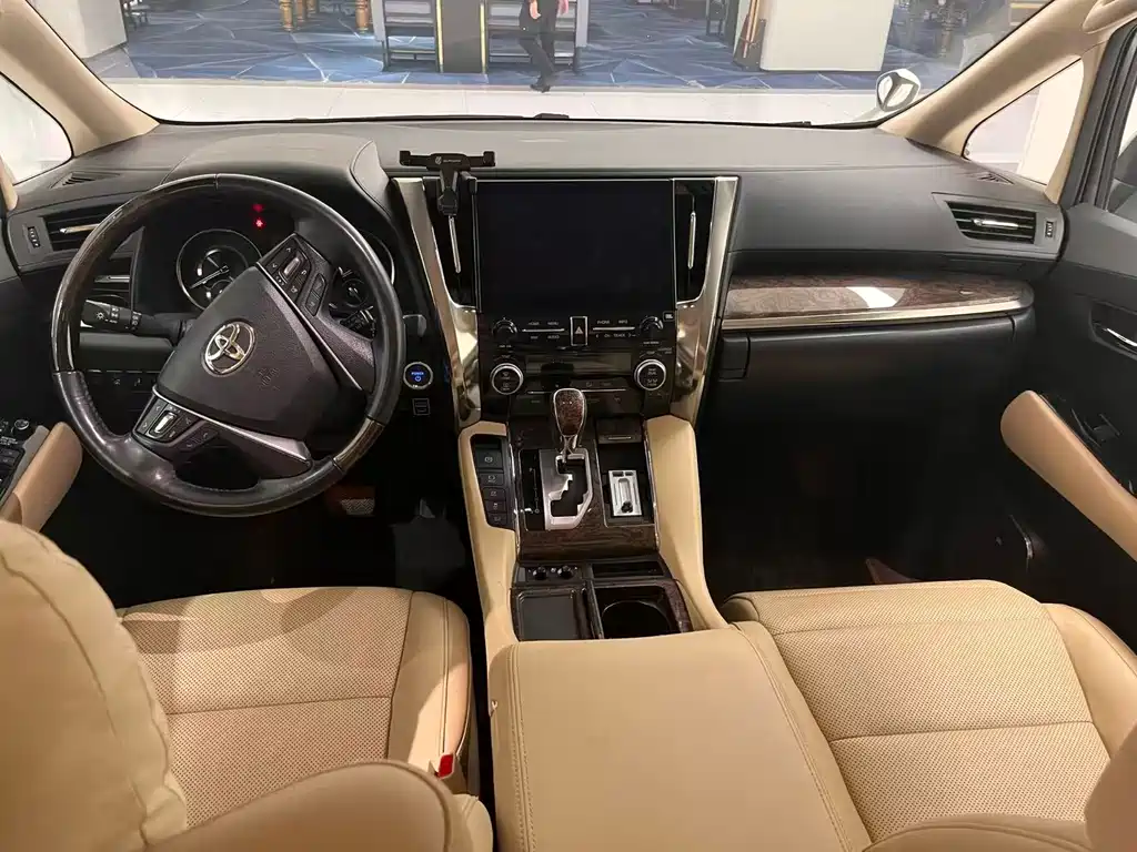 Toyota Alphard 2023 — фото 8