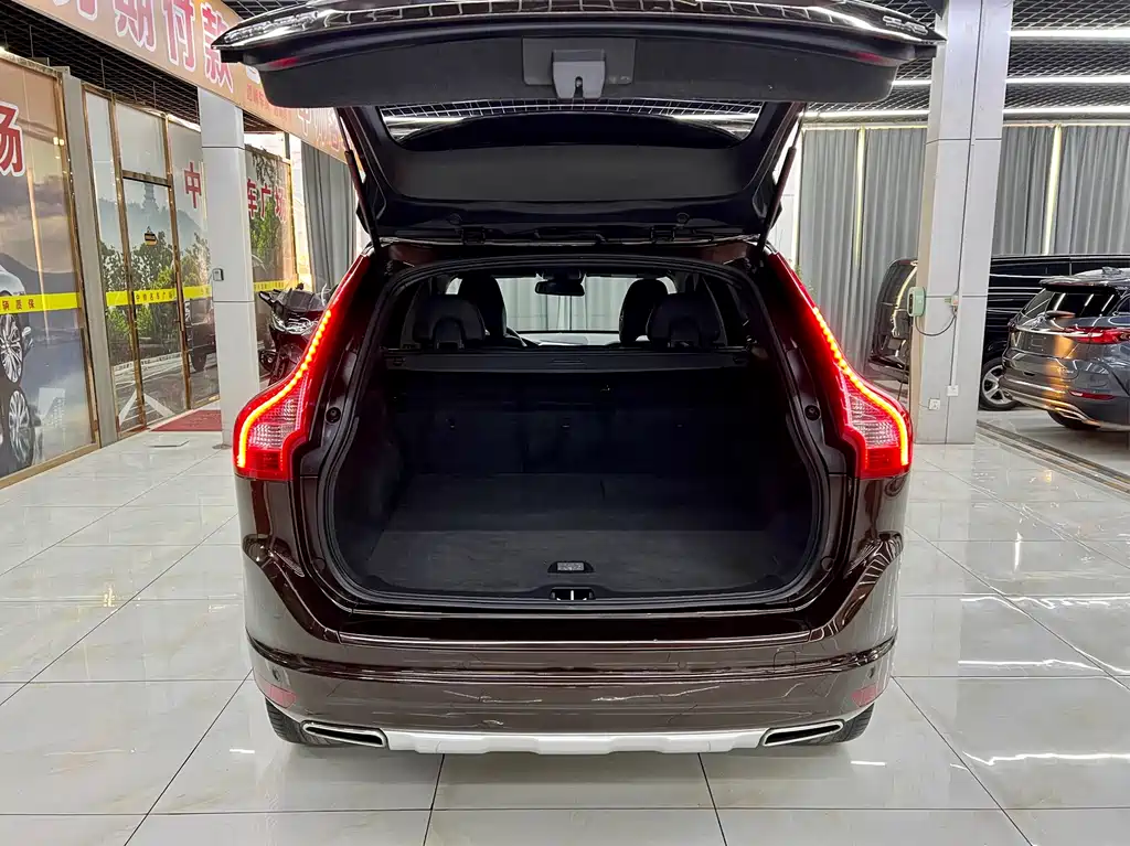 Volvo XC60 2017 — фото 8